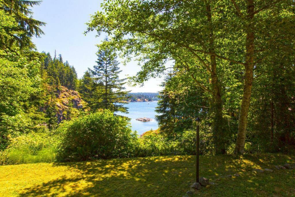 Gowlland Harbour Resort Heriot Bay Exteriör bild