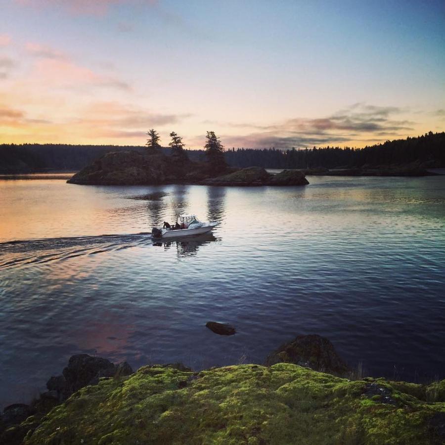 Gowlland Harbour Resort Heriot Bay Exteriör bild