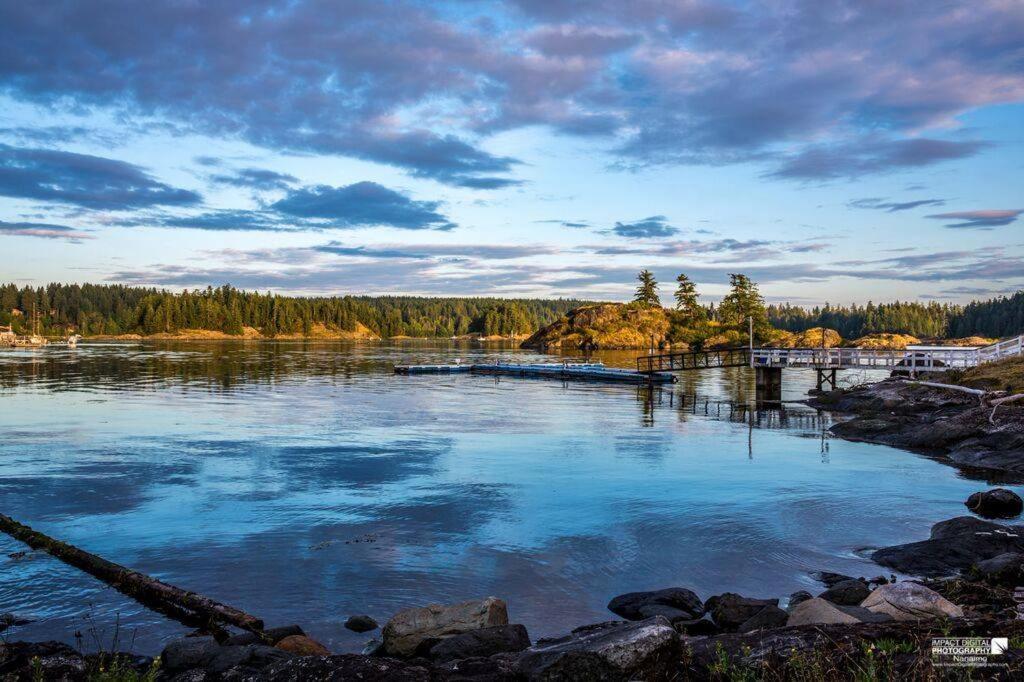 Gowlland Harbour Resort Heriot Bay Exteriör bild